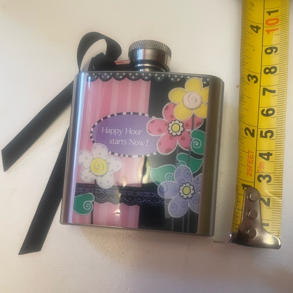 Ladies flasks - Picture 3 of 5